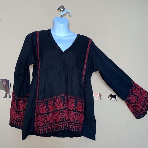 Roberta Roller Rabbit embroidered v neck top - Picture 5 of 11